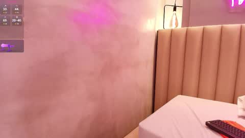 Snapshot of naomymonroe_ chatting on November 2025 10:42:01 PM Naomy online show from November 2025 10:42:01 PM