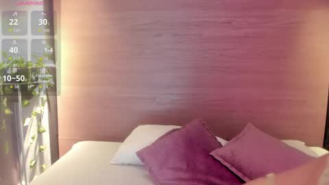 Naomy  online show from April 2026 10:26:01 AM