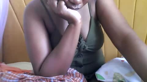 Snapshot of nastiestmomplay chatting on December 2025 06:21:01 AM Sweet Ella online show from December 2025 06:21:01 AM