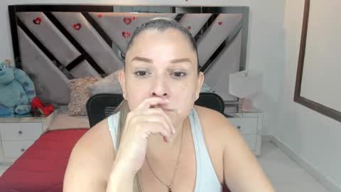 natalia5560 online show from October 2025 01:42:01 PM