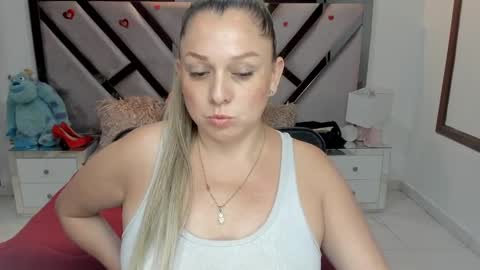 natalia5560 online show from October 2025 05:03:01 PM