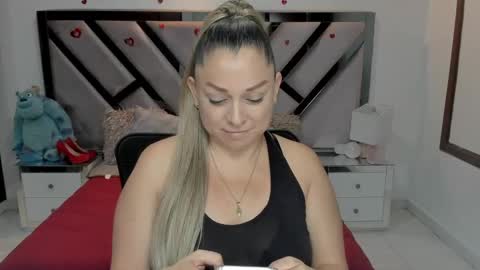 natalia5560 online show from October 2025 01:00:02 PM