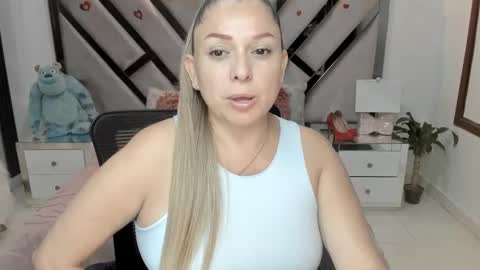 natalia5560 online show from November 2025 01:06:01 PM