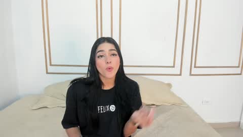 Snapshot of natalia_aguirre chatting on January 2025 12:26:02 PM Naty online show from January 2025 12:26:02 PM