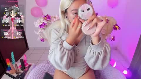 Nataliua Henao online show from October 2025 04:57:01 AM