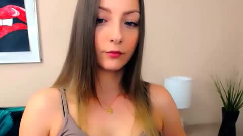 Snapshot of natalie_live chatting on April 2026 06:39:01 AM NatalieSexy online show from April 2026 06:39:01 AM