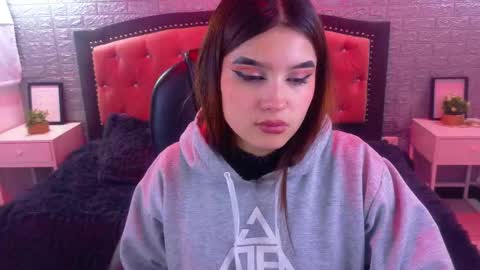 natalie  online show from November 2025 03:29:02 AM