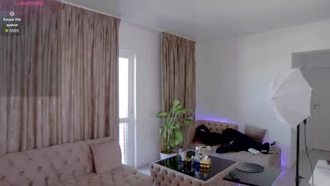 Snapshot of nataliepiercee chatting on April 2026 11:29:01 AM NataliePierce online show from April 2026 11:29:01 AM