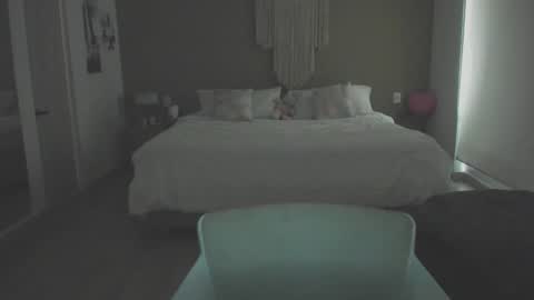 anatalybee online show from November 2025 09:09:01 PM