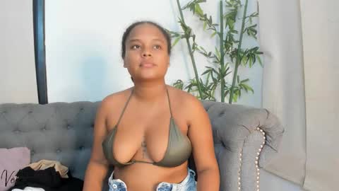 Naty online show from December 2025 07:22:01 PM