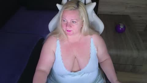 Natalli online show from October 2025 09:23:02 PM