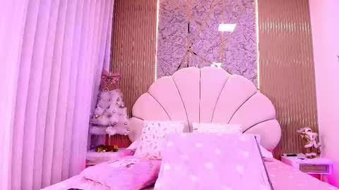 Natasha online show from November 2025 07:16:02 PM