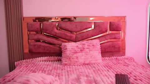 Natasha Vesper  online show from October 2025 01:40:02 PM