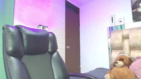 Snapshot of natasharobbins chatting on October 2025 03:27:01 AM online show from October 2025 03:27:01 AM