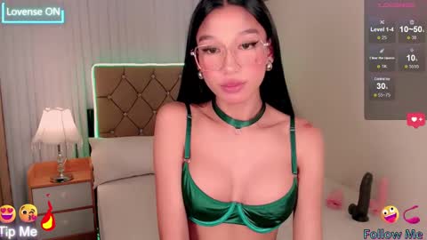 Snapshot of nathalie_hadid chatting on February 2025 09:23:01 AM please follow me guyss online show from February 2025 09:23:01 AM