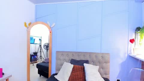 nathalie rossel online show from November 2025 07:02:02 PM