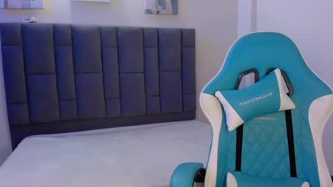 Snapshot of natti_bluee chatting on April 2026 02:20:02 AM natti_bluee online show from April 2026 02:20:02 AM