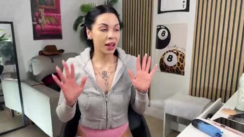 Snapshot of nattywithoutdaddy chatting on October 2025 08:12:02 AM NATTY FIERROS online show from October 2025 08:12:02 AM