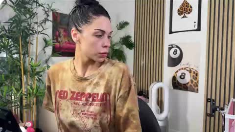 Snapshot of nattywithoutdaddy chatting on October 2025 08:01:01 AM NATTY FIERROS online show from October 2025 08:01:01 AM