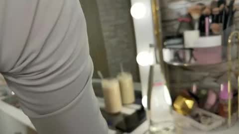 NATTY FIERROS online show from December 2025 07:07:01 PM