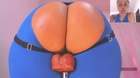 Snapshot of natural_bigass_nina chatting on April 2026 01:54:02 PM Sophia online show from April 2026 01:54:02 PM