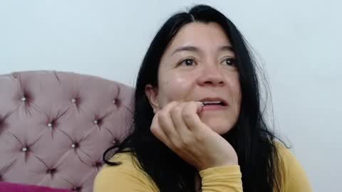 Snapshot of naturally_mature chatting on February 2025 07:52:01 AM Sammy online show from February 2025 07:52:01 AM