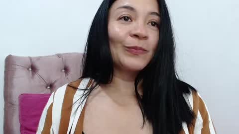 Snapshot of naturally_mature chatting on February 2025 04:35:02 AM Sammy online show from February 2025 04:35:02 AM