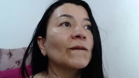 Snapshot of naturally_mature chatting on February 2025 04:37:02 AM Sammy online show from February 2025 04:37:02 AM