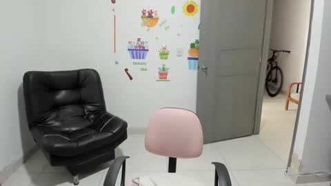 Snapshot of naturalsexlatin chatting on February 2025 02:59:02 PM Andrea  online show from February 2025 02:59:02 PM