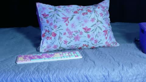 Gwen  online show from April 2026 07:52:02 PM