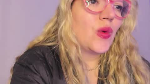 Snapshot of naty__mature_ chatting on December 2025 04:22:01 AM Nataly online show from December 2025 04:22:01 AM