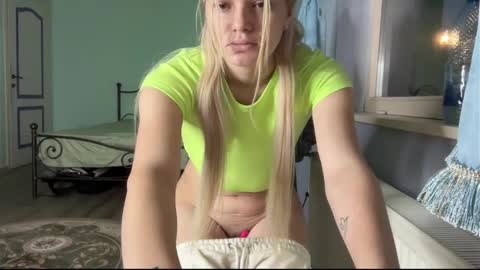 Snapshot of natybron chatting on December 2025 05:17:02 AM Andreea online show from December 2025 05:17:02 AM