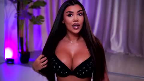 Naty online show from August 2026 07:16:02 PM