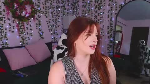 Snapshot of naughty_bella99 chatting on March 2025 04:33:02 PM bella online show from March 2025 04:33:02 PM