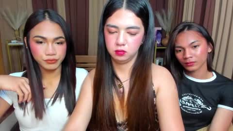 Snapshot of naughty_leigh chatting on April 2026 08:40:01 AM LEIGH online show from April 2026 08:40:01 AM