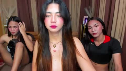 Snapshot of naughty_leigh chatting on April 2026 06:42:02 AM LEIGH online show from April 2026 06:42:02 AM