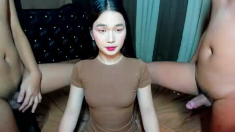 Snapshot of naughty_leigh chatting on June 2026 09:03:01 PM LEIGH online show from June 2026 09:03:01 PM