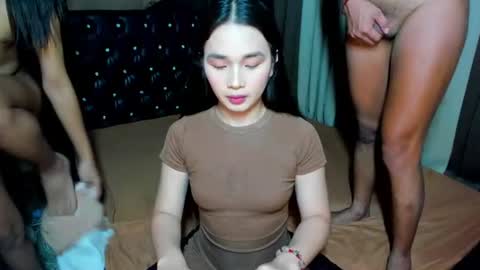 Snapshot of naughty_leigh chatting on June 2026 10:23:02 PM LEIGH online show from June 2026 10:23:02 PM