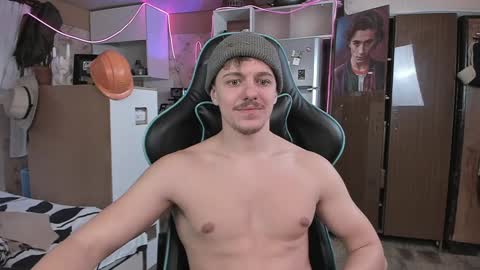 Snapshot of naughty_nik43 chatting on December 2024 12:47:01 PM Nik online show from December 2024 12:47:01 PM