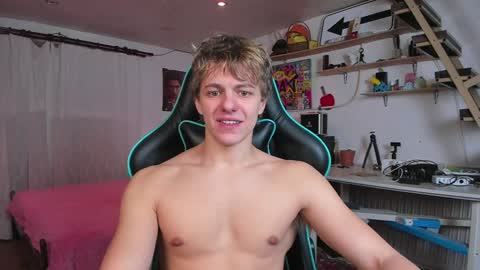 Snapshot of naughty_nik43 chatting on January 2025 06:28:01 PM Nik online show from January 2025 06:28:01 PM