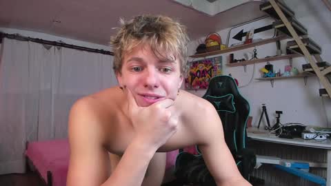 Snapshot of naughty_nik43 chatting on January 2025 09:29:02 PM Nik online show from January 2025 09:29:02 PM