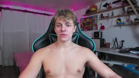 Snapshot of naughty_nik43 chatting on January 2025 06:28:02 PM Nik online show from January 2025 06:28:02 PM