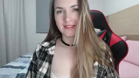 Snapshot of naughty_popa chatting on September 2025 12:05:01 AM Ann online show from September 2025 12:05:01 AM