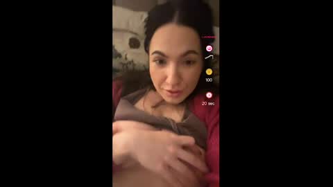 Snapshot of naughty_princesse chatting on April 2026 02:06:01 AM Elena online show from April 2026 02:06:01 AM