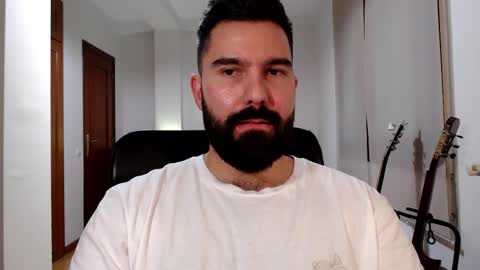 Snapshot of naughtybear_69 chatting on October 2025 09:43:01 AM Tom online show from October 2025 09:43:01 AM