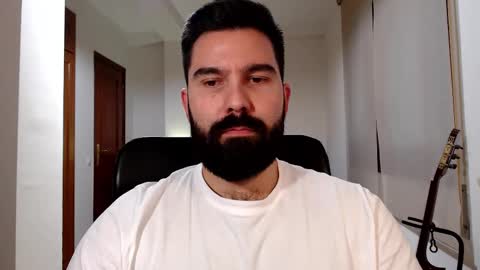 Snapshot of naughtybear_69 chatting on November 2025 11:33:01 AM Tom online show from November 2025 11:33:01 AM