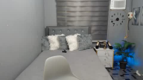 Snapshot of naughtykeats chatting on February 2025 11:57:02 PM Crystal online show from February 2025 11:57:02 PM