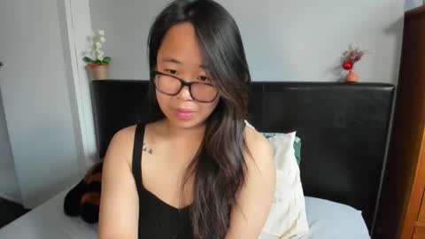 Snapshot of naughtynerdygirl chatting on March 2026 02:12:02 PM Gigi Chu online show from March 2026 02:12:02 PM