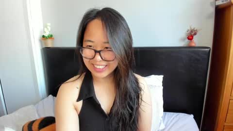 Snapshot of naughtynerdygirl chatting on April 2026 01:22:01 PM Gigi Chu online show from April 2026 01:22:01 PM