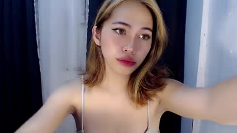 Snapshot of naughtysassymikaylax chatting on December 2024 12:18:02 PM Kyla online show from December 2024 12:18:02 PM